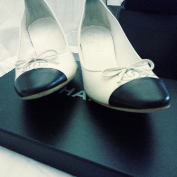 Chanel shoes - Picture 3 of 4